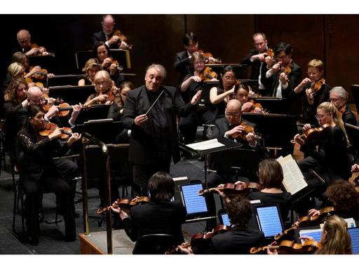 Experience the joy of storytelling brought to life through music. Join presenter and composer Lee Bradshaw and four musi... Experience the joy of storytelling brought to life through music. Join presenter and composer Lee Bradshaw and four musi...