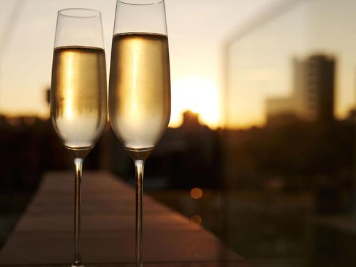 As the last sunset of the year slips beyond the horizon, let the rhythm of live music and the sparkle of Elizabeth Quay ... As the last sunset of the year slips beyond the horizon, let the rhythm of live music and the sparkle of Elizabeth Quay ...